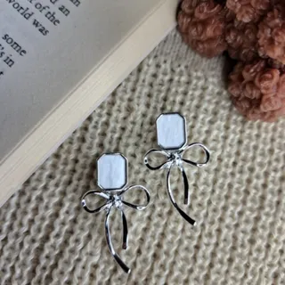 گوشواره پاپیون