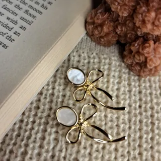 گوشواره پاپیون