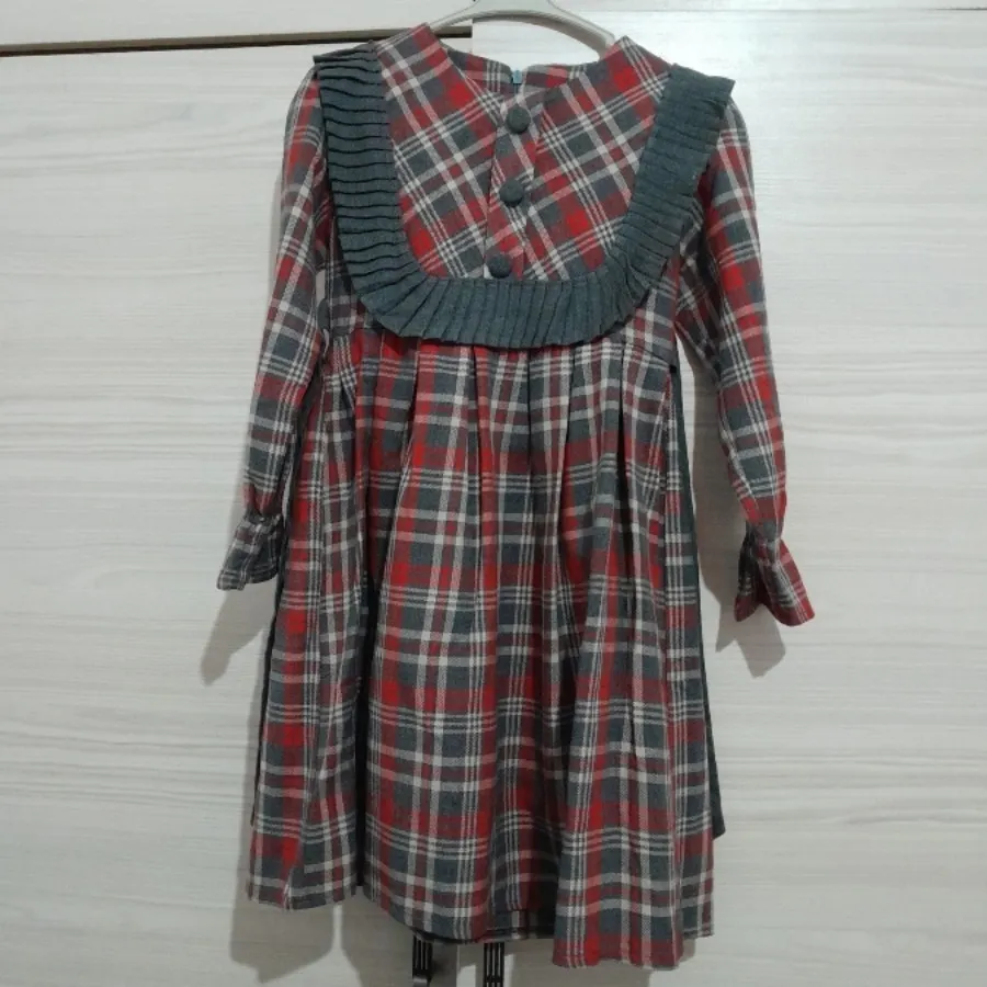 پیراهن دخترانه