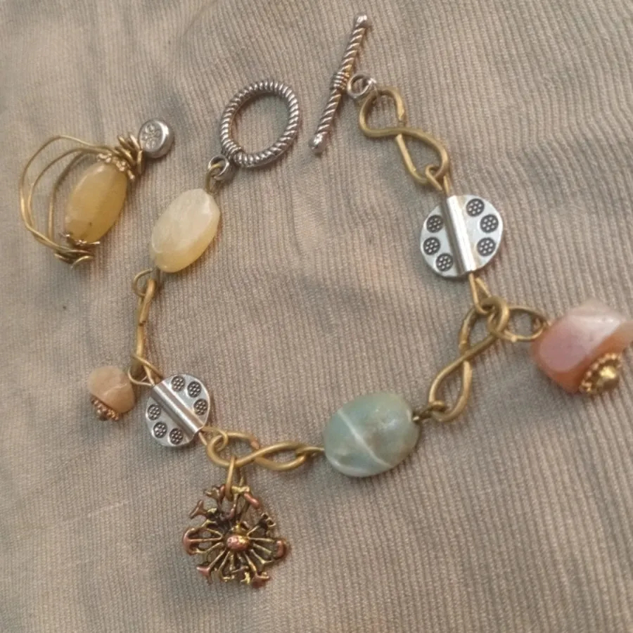 دستبند دستساز نگین دار