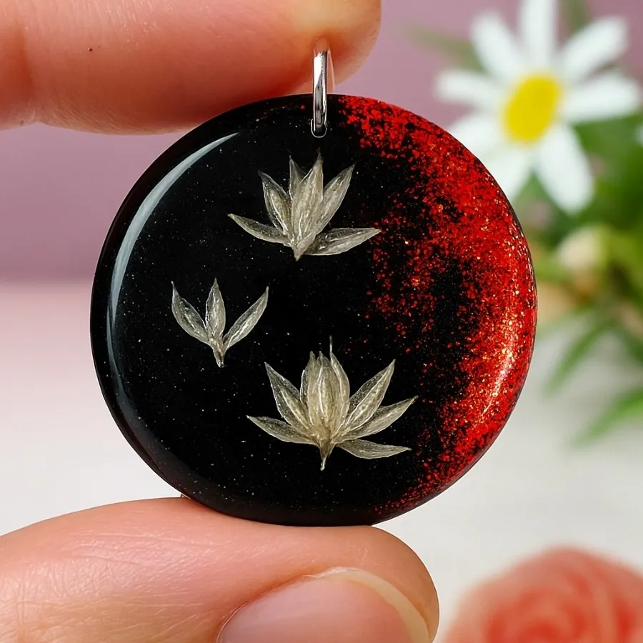 گردنبند رزینی قرمز و مشکی