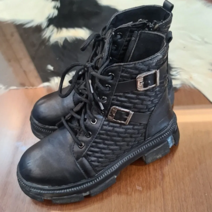 بوت دخترانه