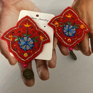 گوشواره ابریشم بافی