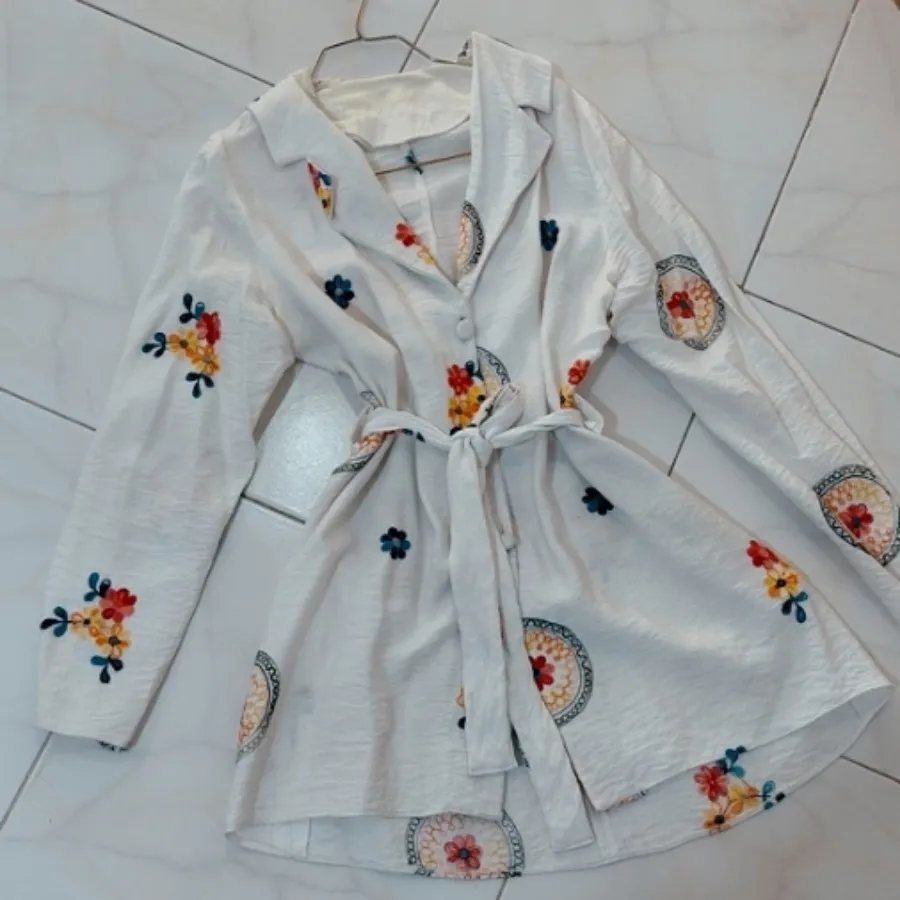 مانتو گلدوزی