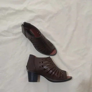 کفش جلوباز زنانه