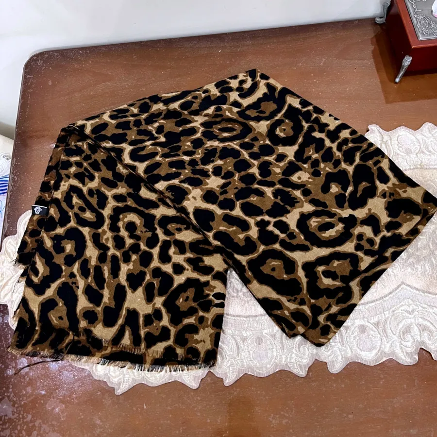 شال پاییزه پلنگی