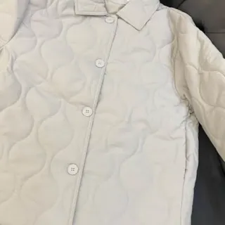 کاپشن  به رنگ طوسی روشن