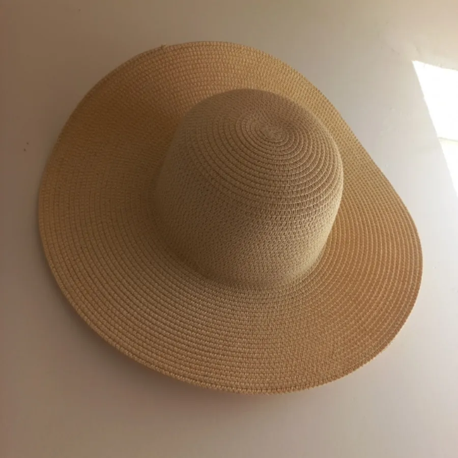 کلاه حصیری لبه دار