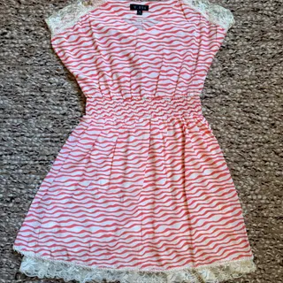 پیراهن صورتی دانتل