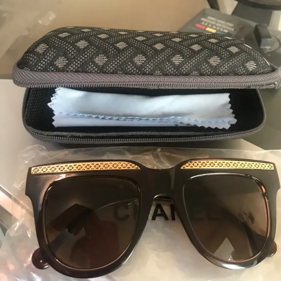 عینک با جا عینکی