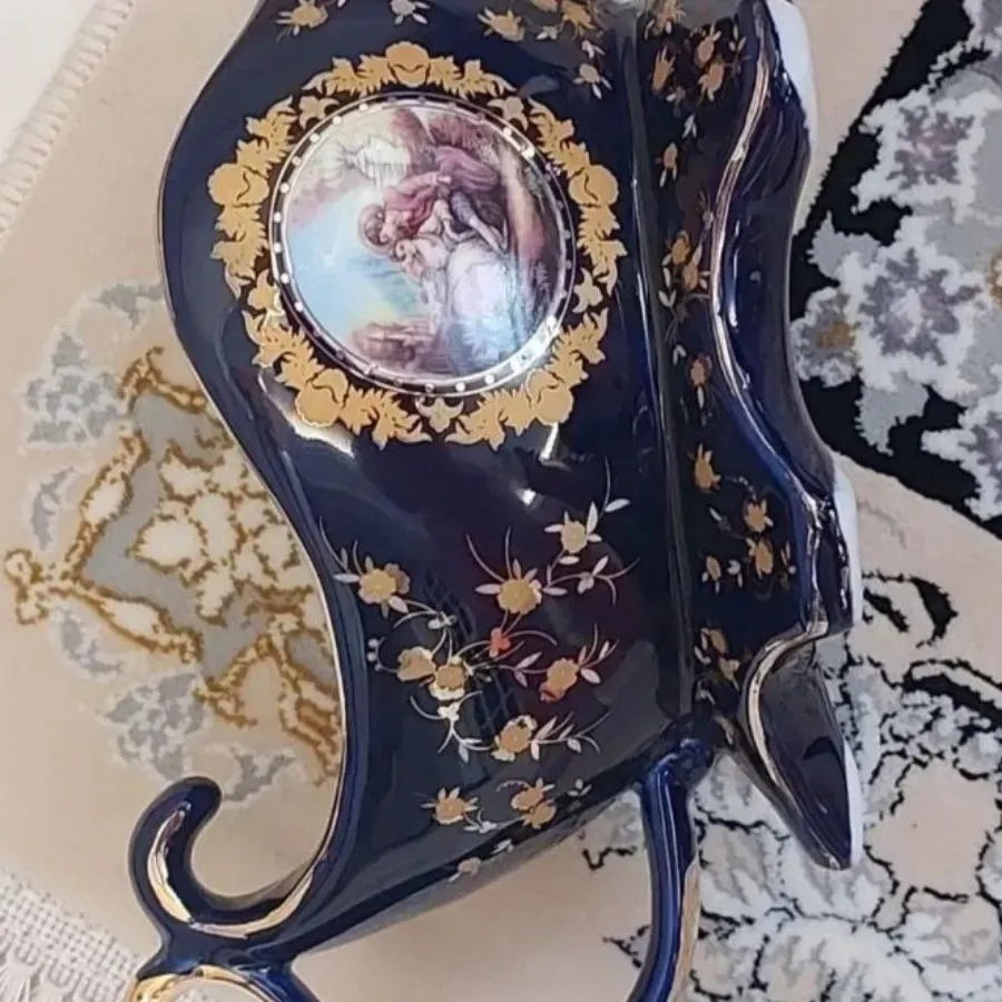 شکلات خوری لیلی مجنون