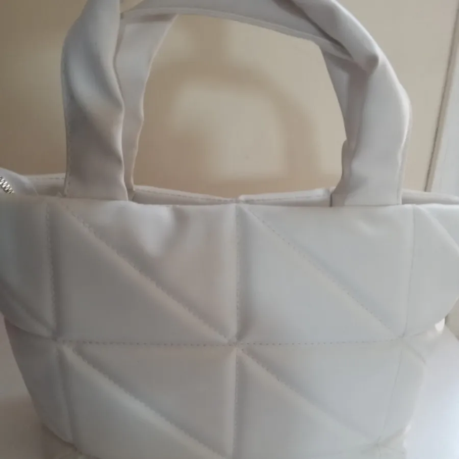 کیف پفکی سفید