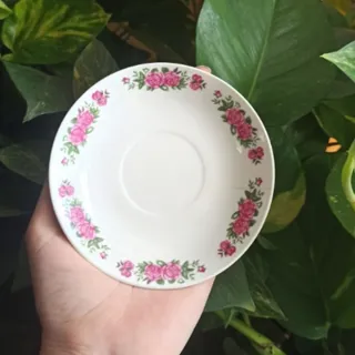 نعلبکی گلسرخی