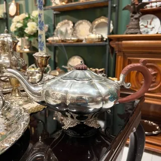 قوری آنتیک مارکدار