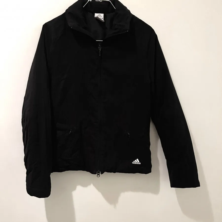 کاپشن آدیداس adidas