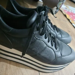 کتونی لژ دار