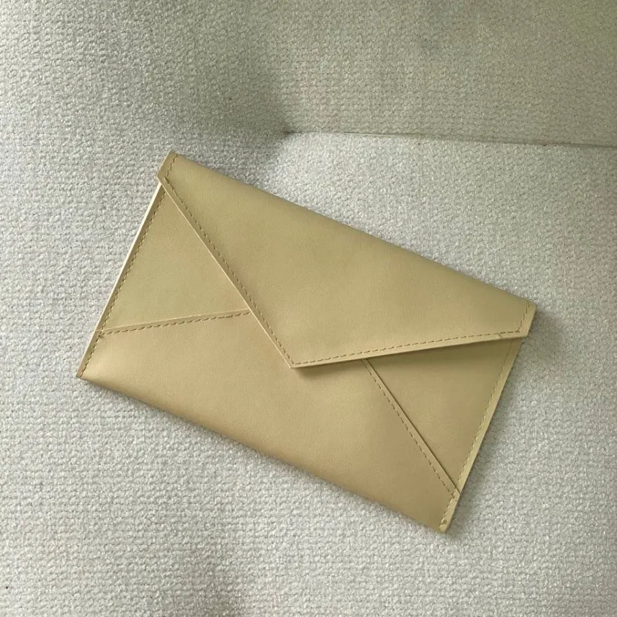 کیف دستی کرم