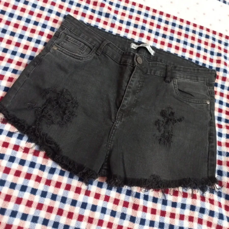 شورتک جین زغالی