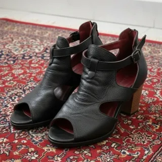 صندل چرم مشکی