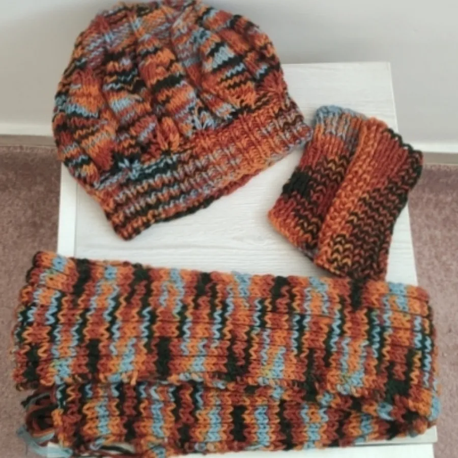 ست کلاه، شال گردن، ساق