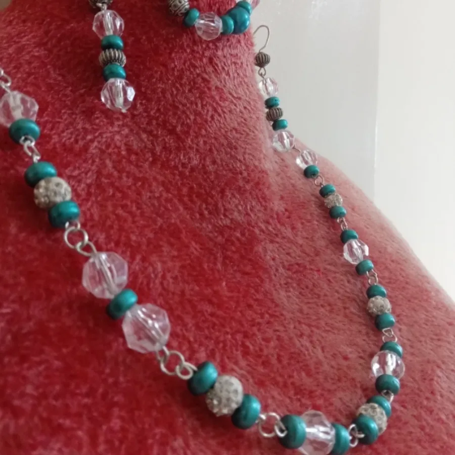 گردنبند و گوشواره ....