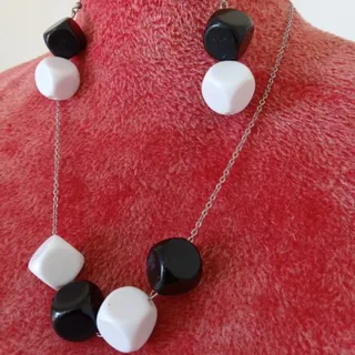 گردنبند  مدل تاس