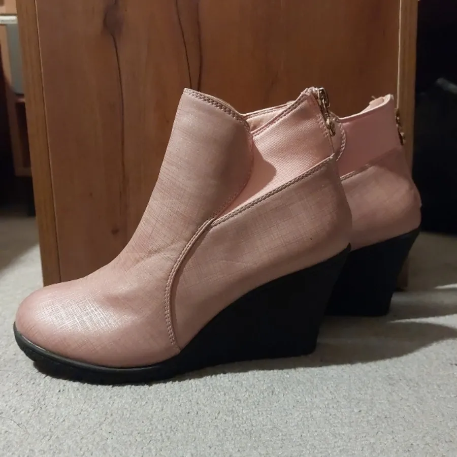 چکمه زنانه صورتی