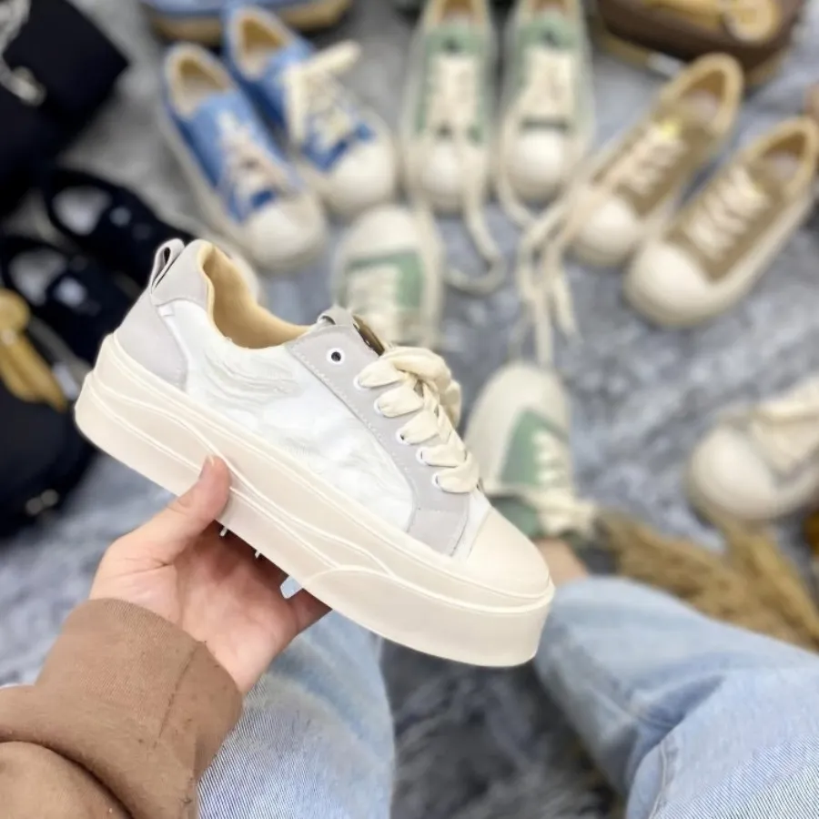 کتونی زاپ دار