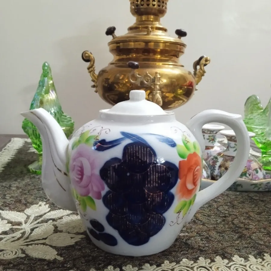 قوری قدیمی انگوری