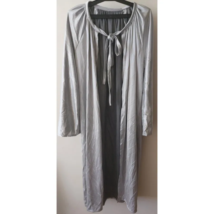 مانتو نقره‌ای