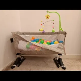 تخت کنار مادر زویه