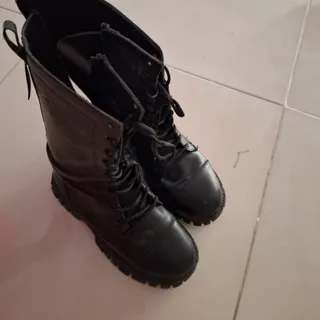 چکمه بلند چرم