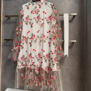 پیراهن گلدوزی سفید