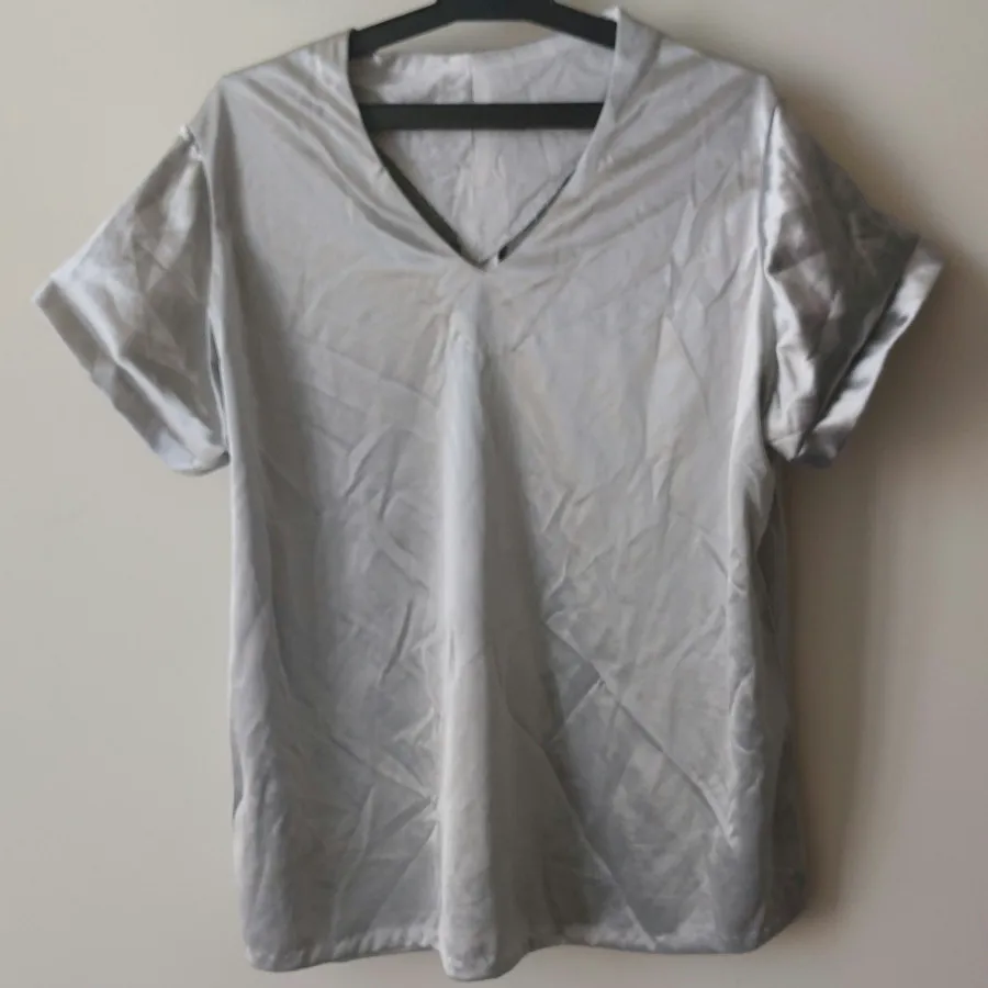 تی‌شرت یقه هفت نقره‌ای