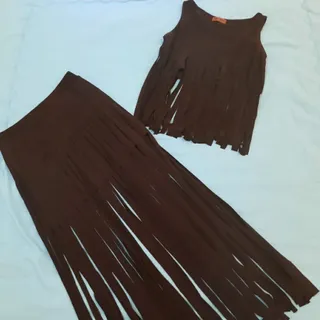 نیم تنه و دامن