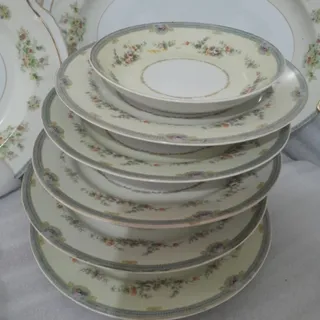 چند قلم از سرویس انتیک