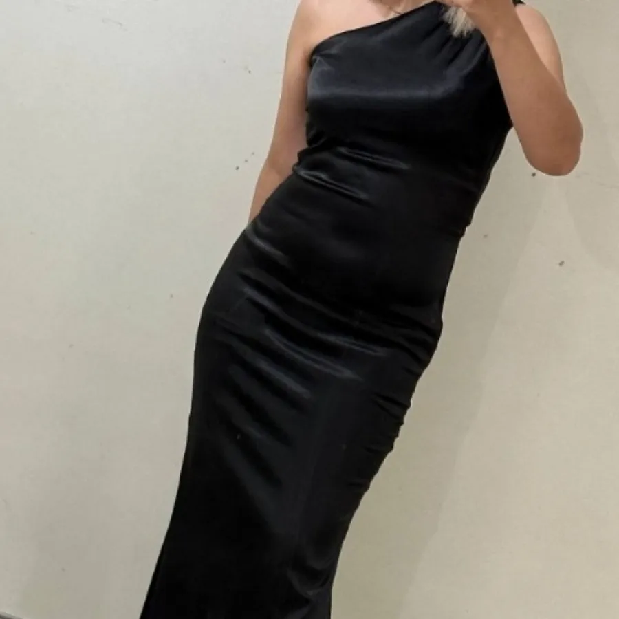 لباس ساتن رومی مشکی