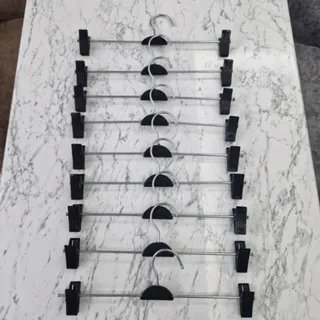 چوب لباسی ، شلوار و دامن