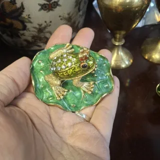 جاجواهری قورباغه کویین