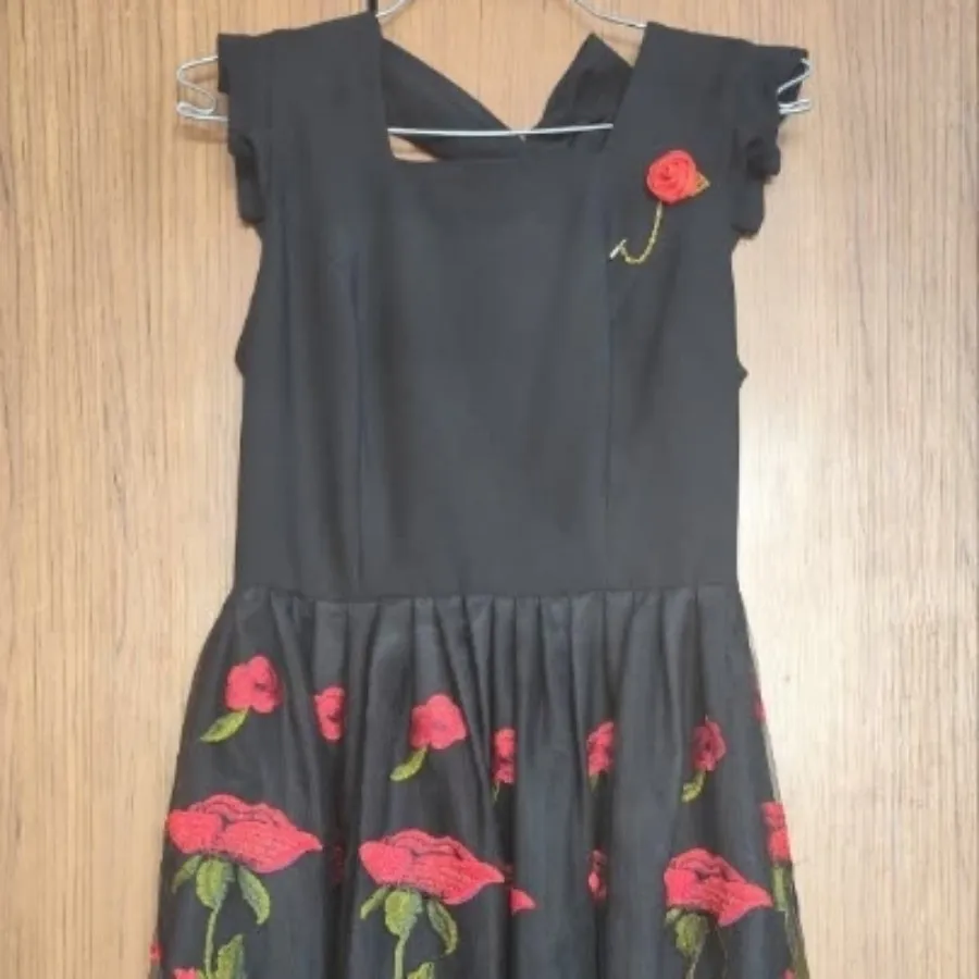 پیراهن مشکی