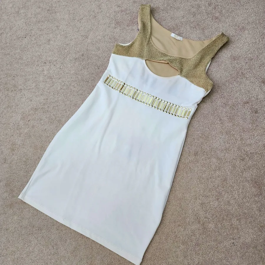 پیراهن سفید