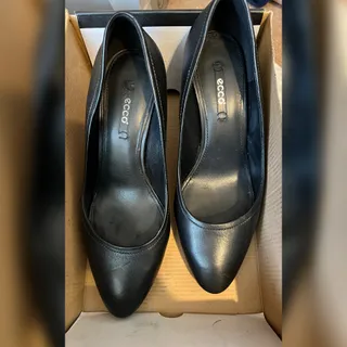 کفش پاشنه دار اکو