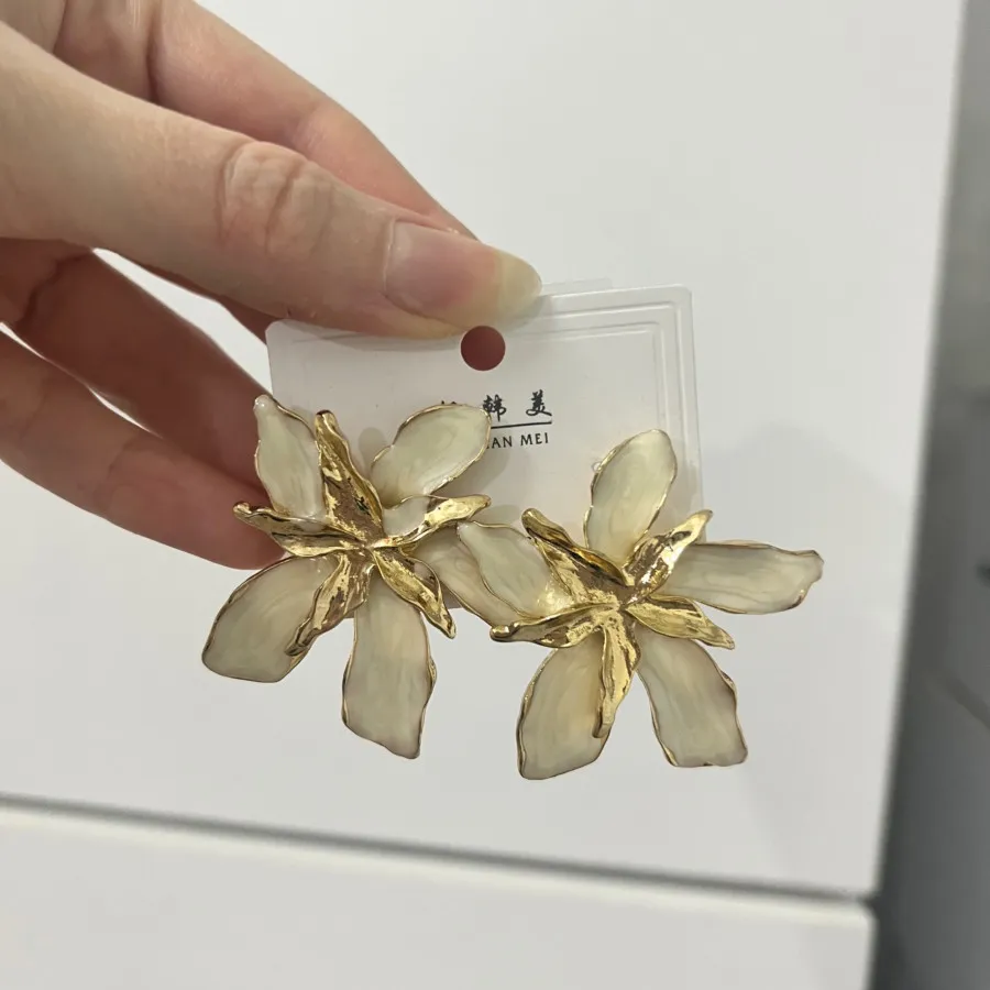 گوشوارا ی گلبرگ