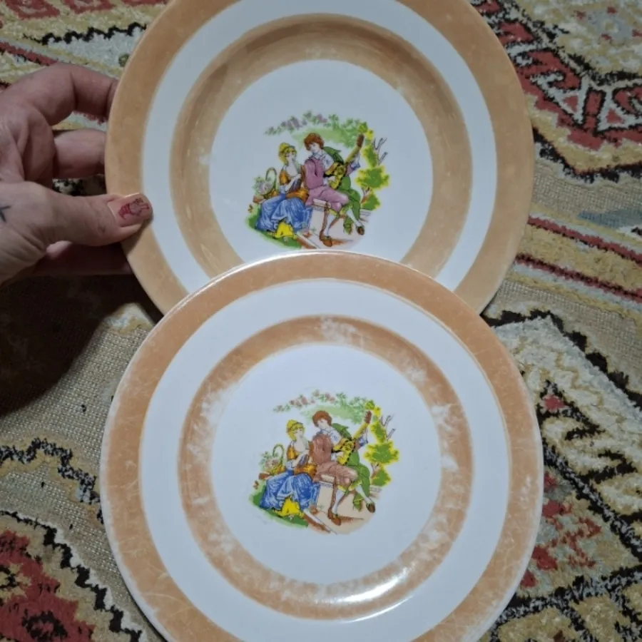 دو عدد پیش دستی قدیمی