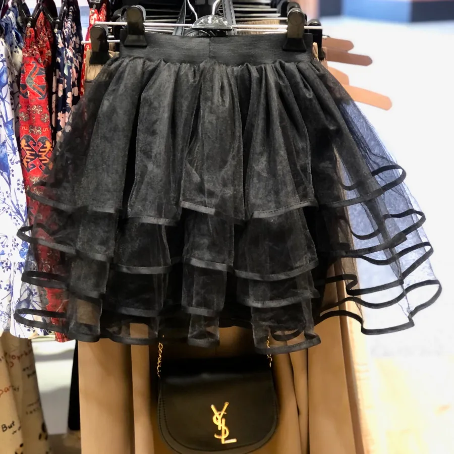 دامن کوتاه تور