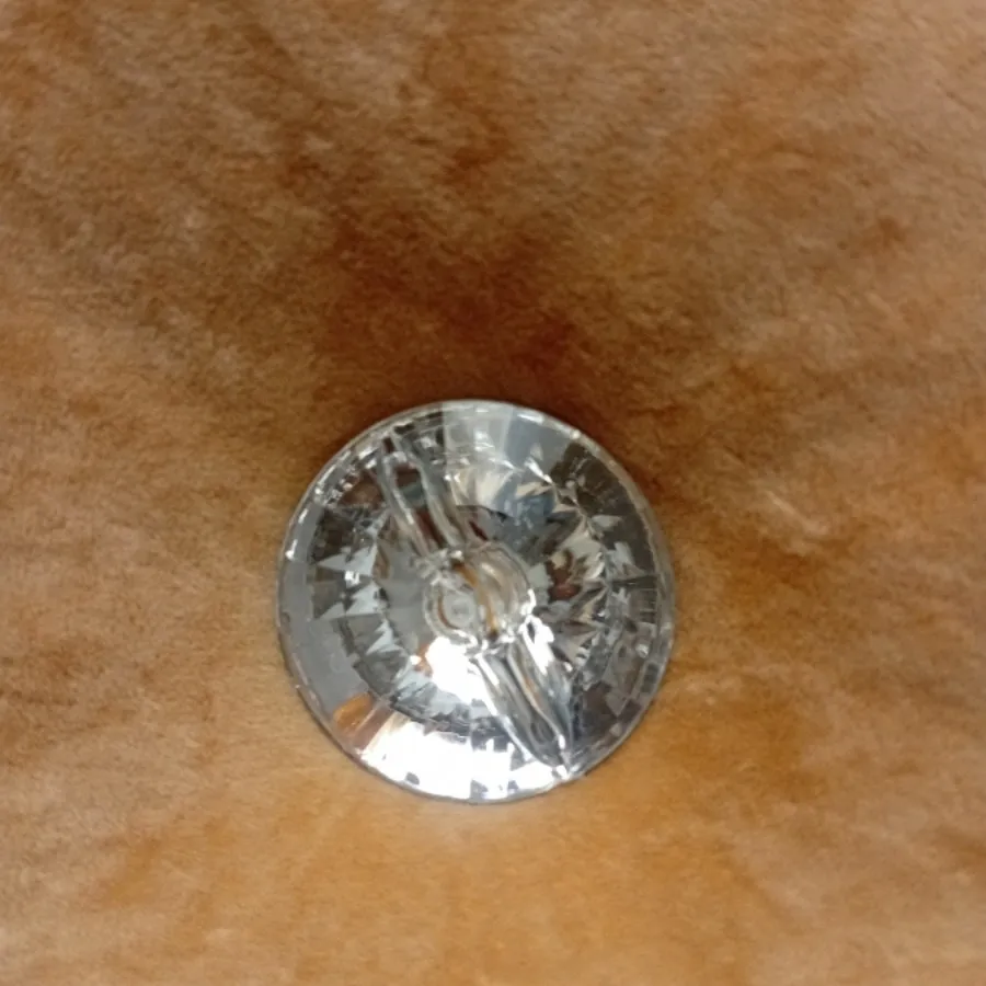 دگمه کریستالی