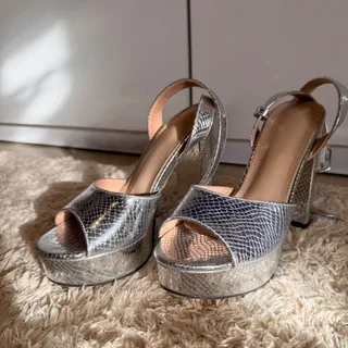 کفش نقره ابگی