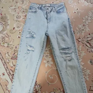 شلوار جین زخمی