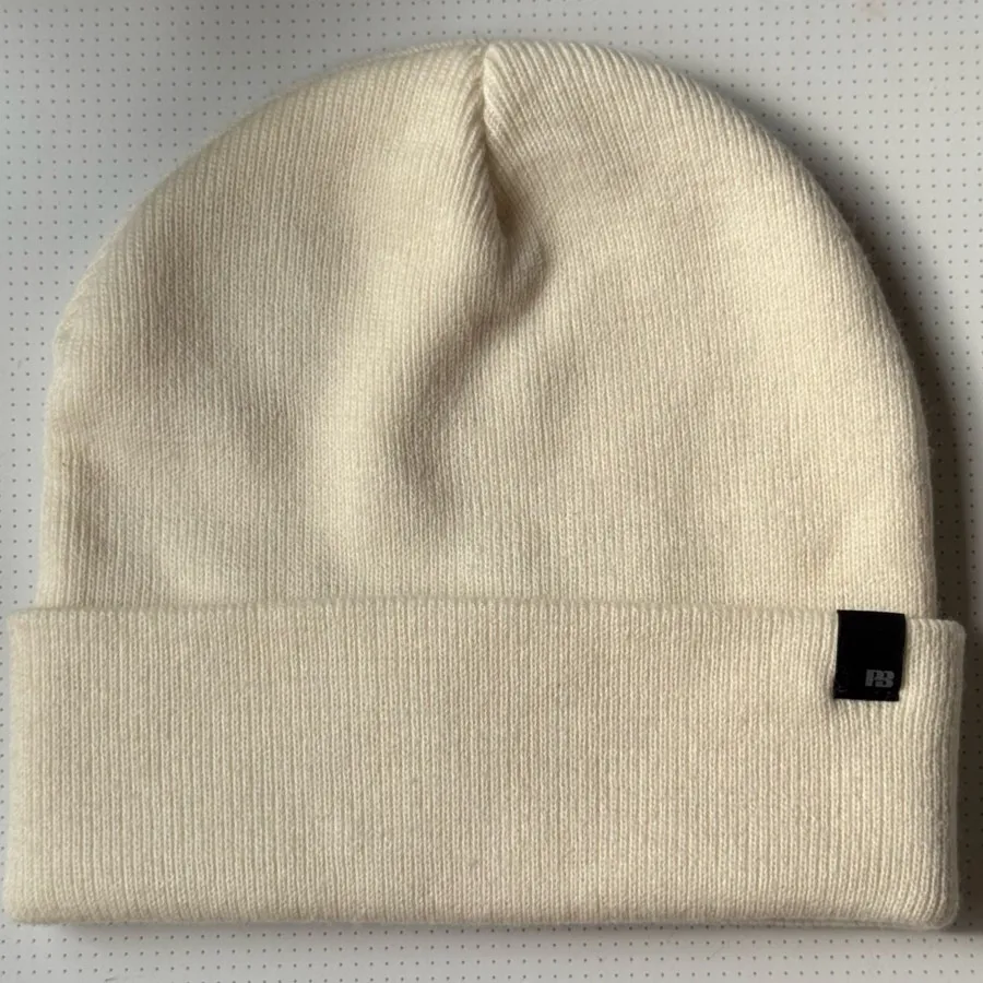 کلاه بافت سفید پول‌اندبیر