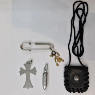 گردنبند و آویز زنانه